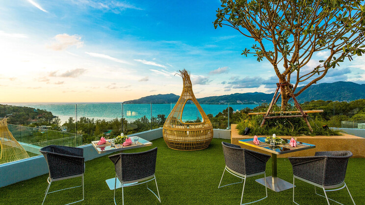 Crest Resort & Pool Villas